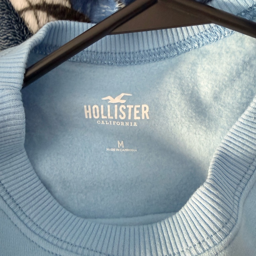 Hollister Baby blue Crop Sweatshirt Size Medium - Picture 4 of 8